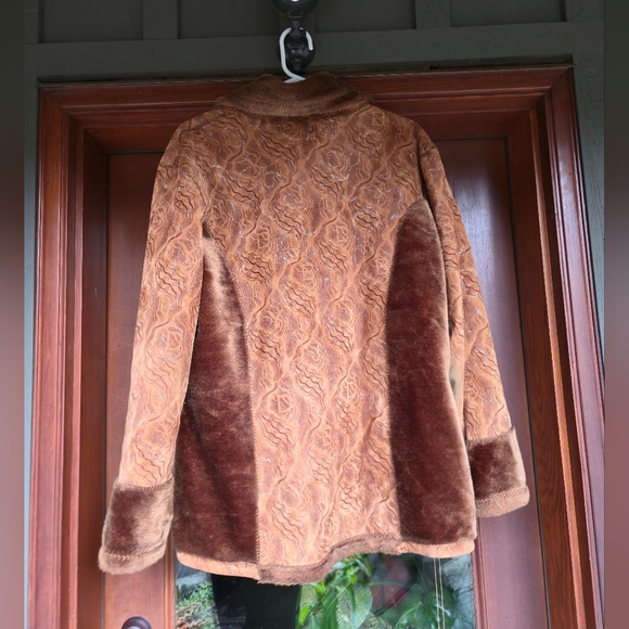 Gorgeous Early 2000s Boho-Chic Faux Suede & Faux Fur Jacket - Picture 3 of 7